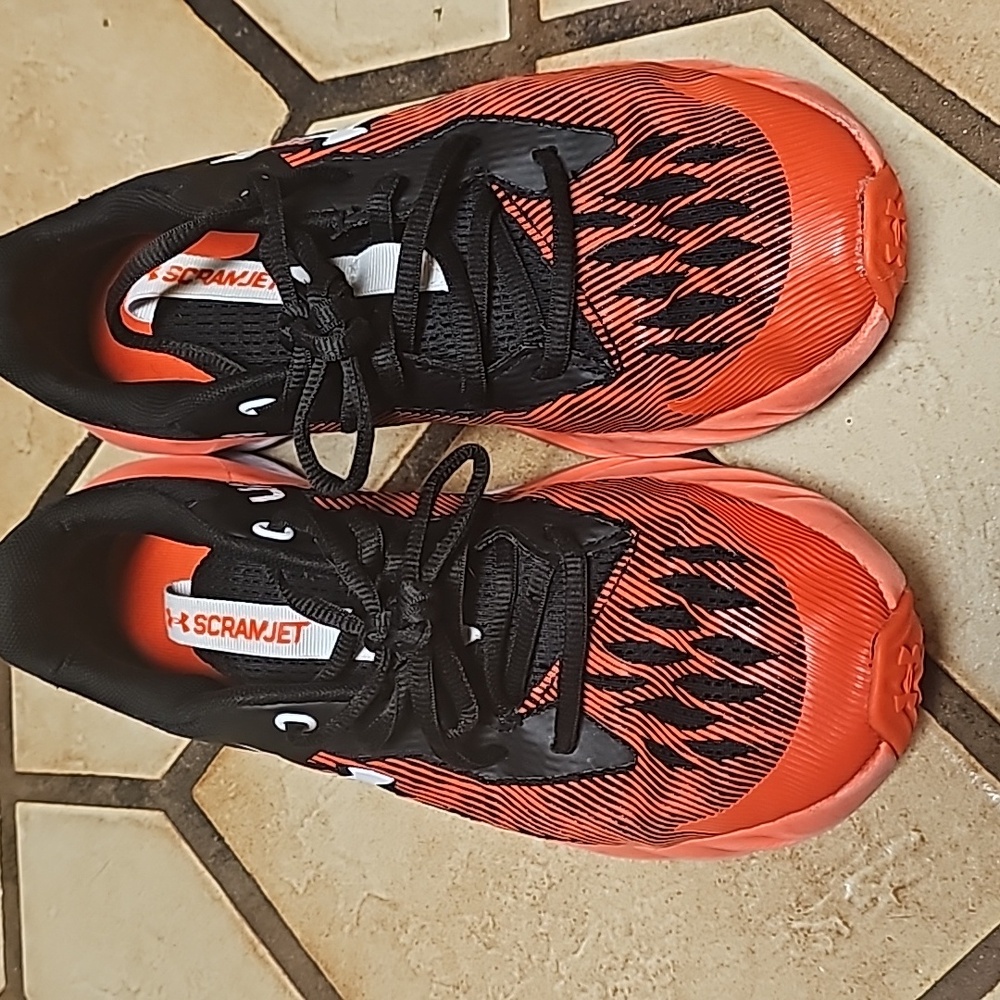 Under Armour youth size 6